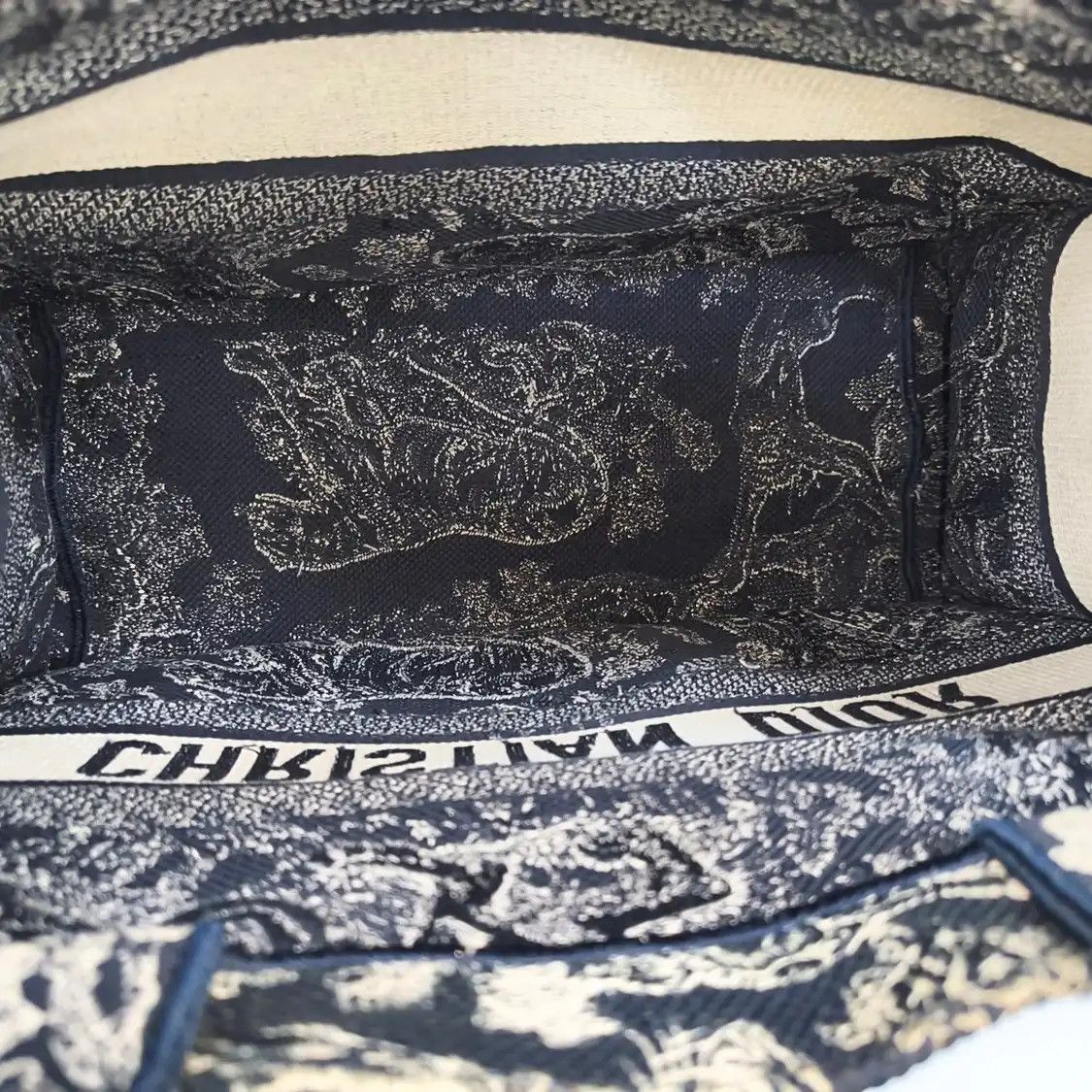 Dior DIOR Book Tote Medium blue fabric embroidery handbag Size ONE SIZE - 7 Thumbnail