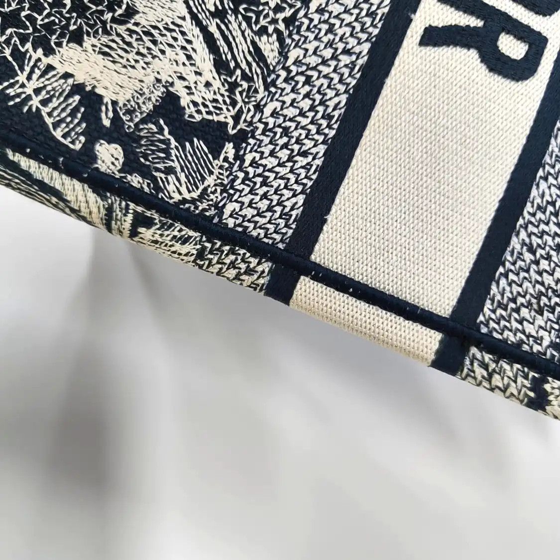Dior DIOR Book Tote Medium blue fabric embroidery handbag Size ONE SIZE - 9 Thumbnail