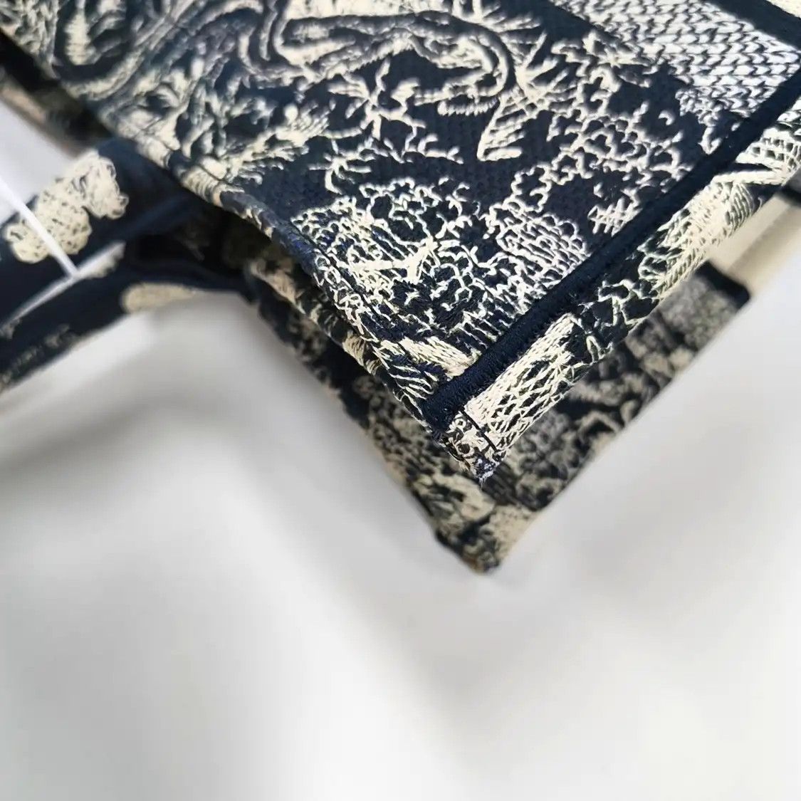 Dior DIOR Book Tote Medium blue fabric embroidery handbag Size ONE SIZE - 15 Thumbnail