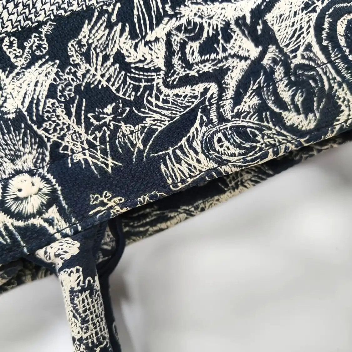 Dior DIOR Book Tote Medium blue fabric embroidery handbag Size ONE SIZE - 17 Thumbnail