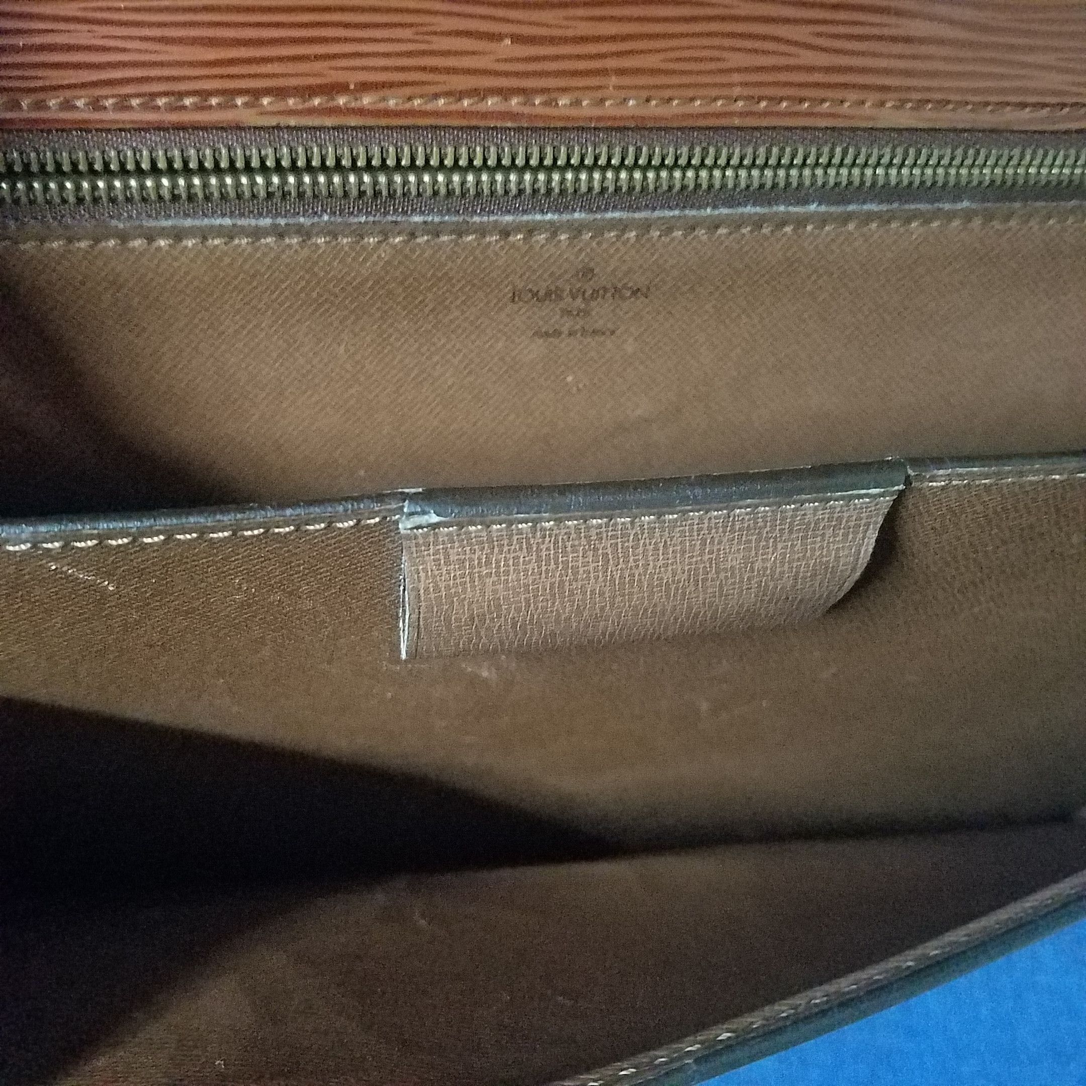 Louis Vuitton Authentic Louis Vuitton EPI briefcase Size ONE SIZE - 6 Thumbnail