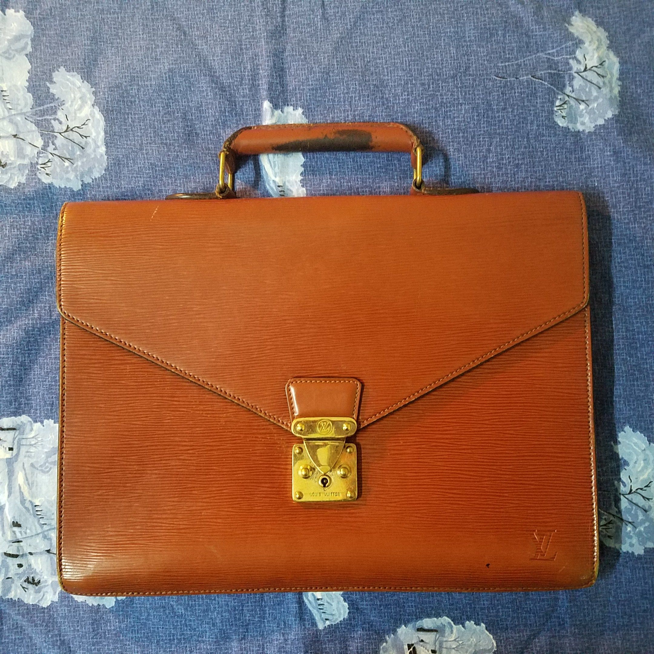 Louis Vuitton Authentic Louis Vuitton EPI briefcase Size ONE SIZE - 1 Thumbnail