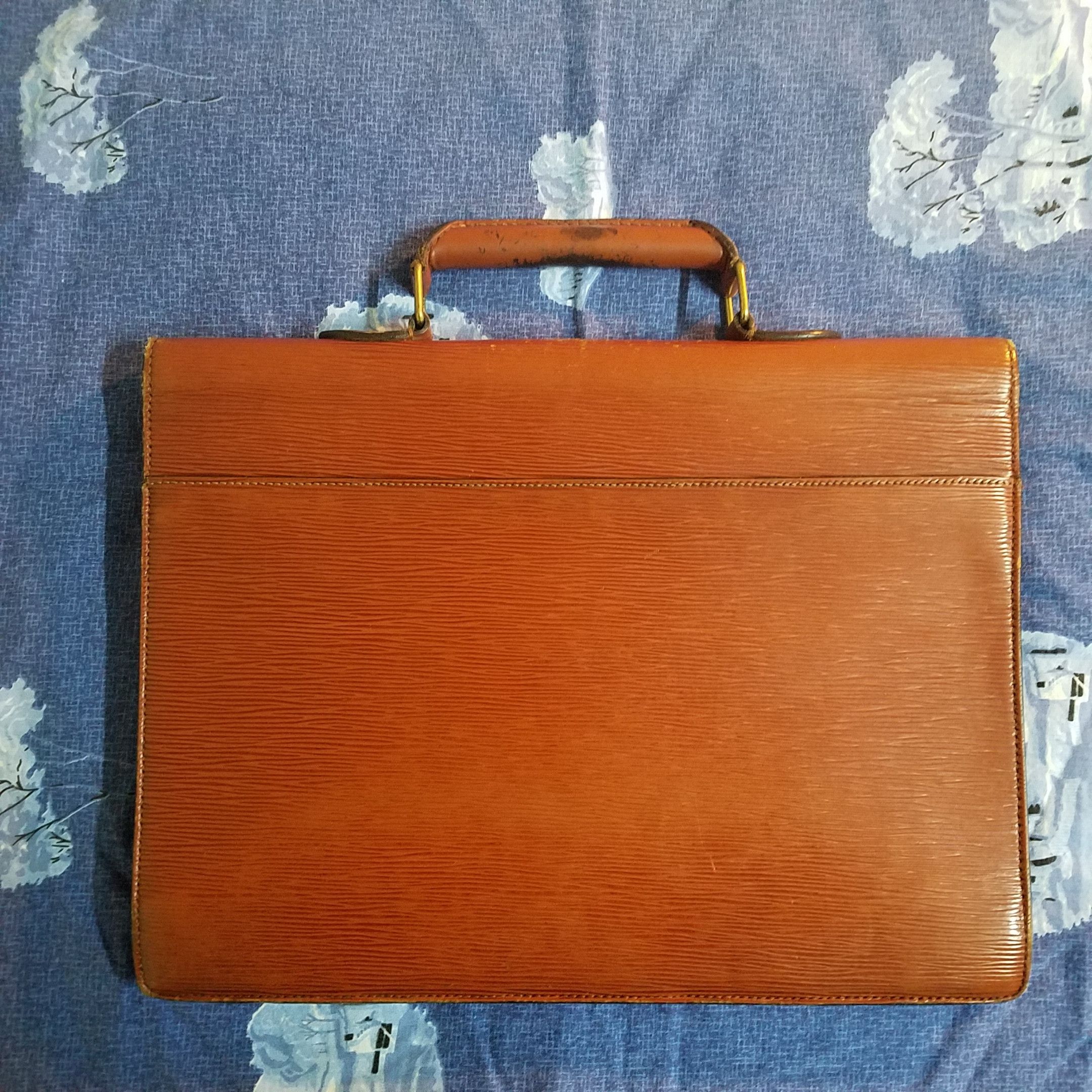Louis Vuitton Authentic Louis Vuitton EPI briefcase Size ONE SIZE - 2 Thumbnail