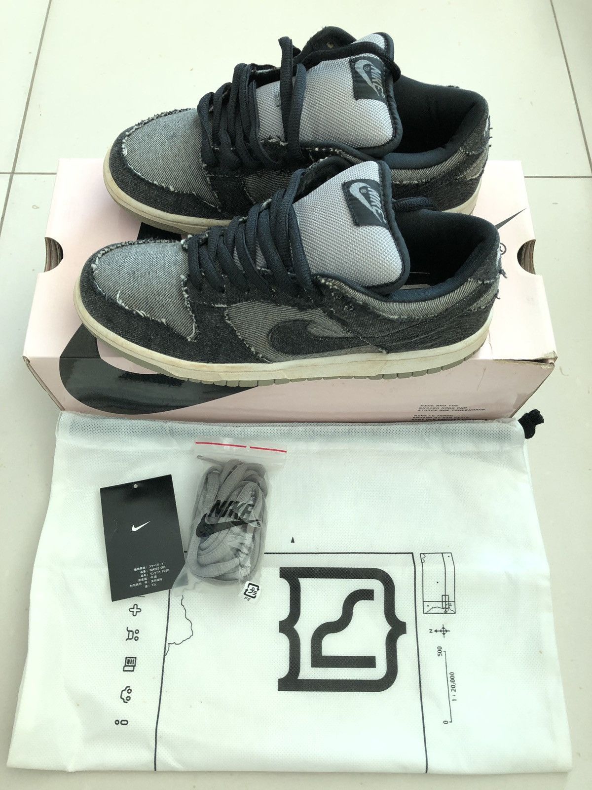 NIKE DUNK LOW PRO SB MEDICOM 2 BLACK DENIM 2004