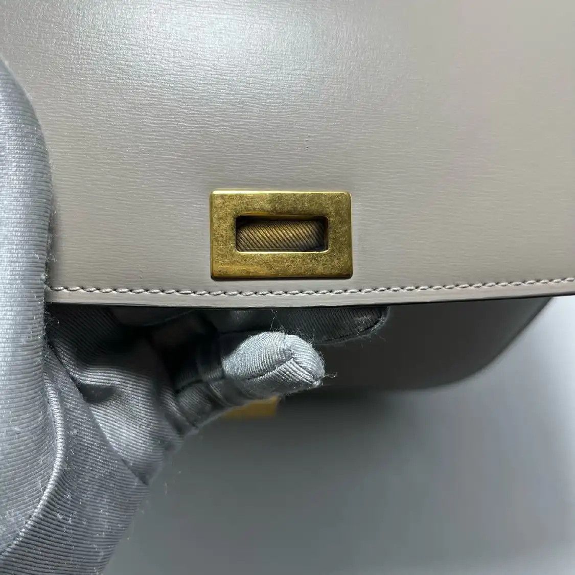 Celine CELINE CLASSIC BOX Medium grey cowhide leather tofu bag crossbody bag gold hardw Size ONE SIZE - 13 Thumbnail