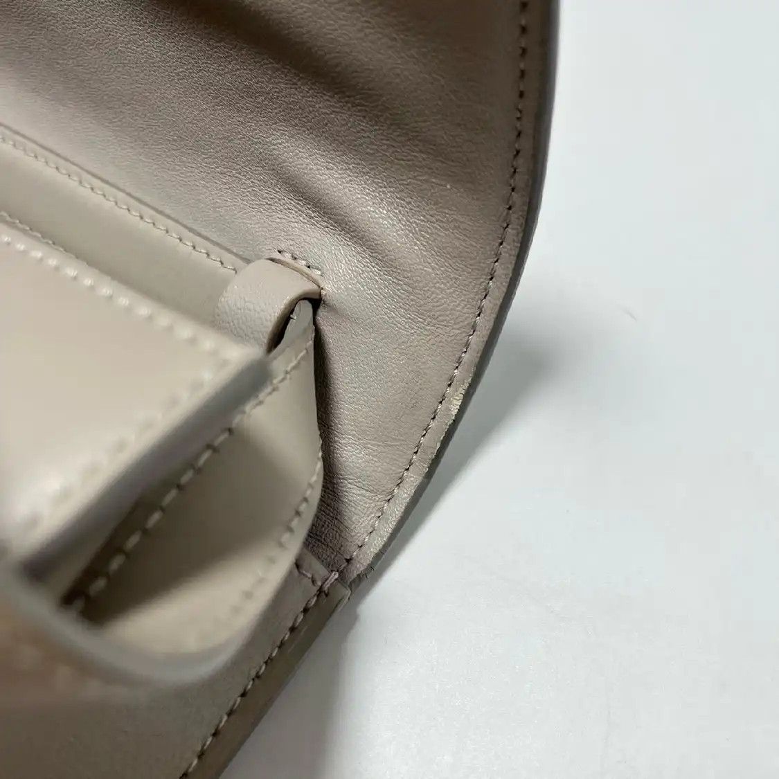 Celine CELINE CLASSIC BOX Medium grey cowhide leather tofu bag crossbody bag gold hardw Size ONE SIZE - 16 Thumbnail