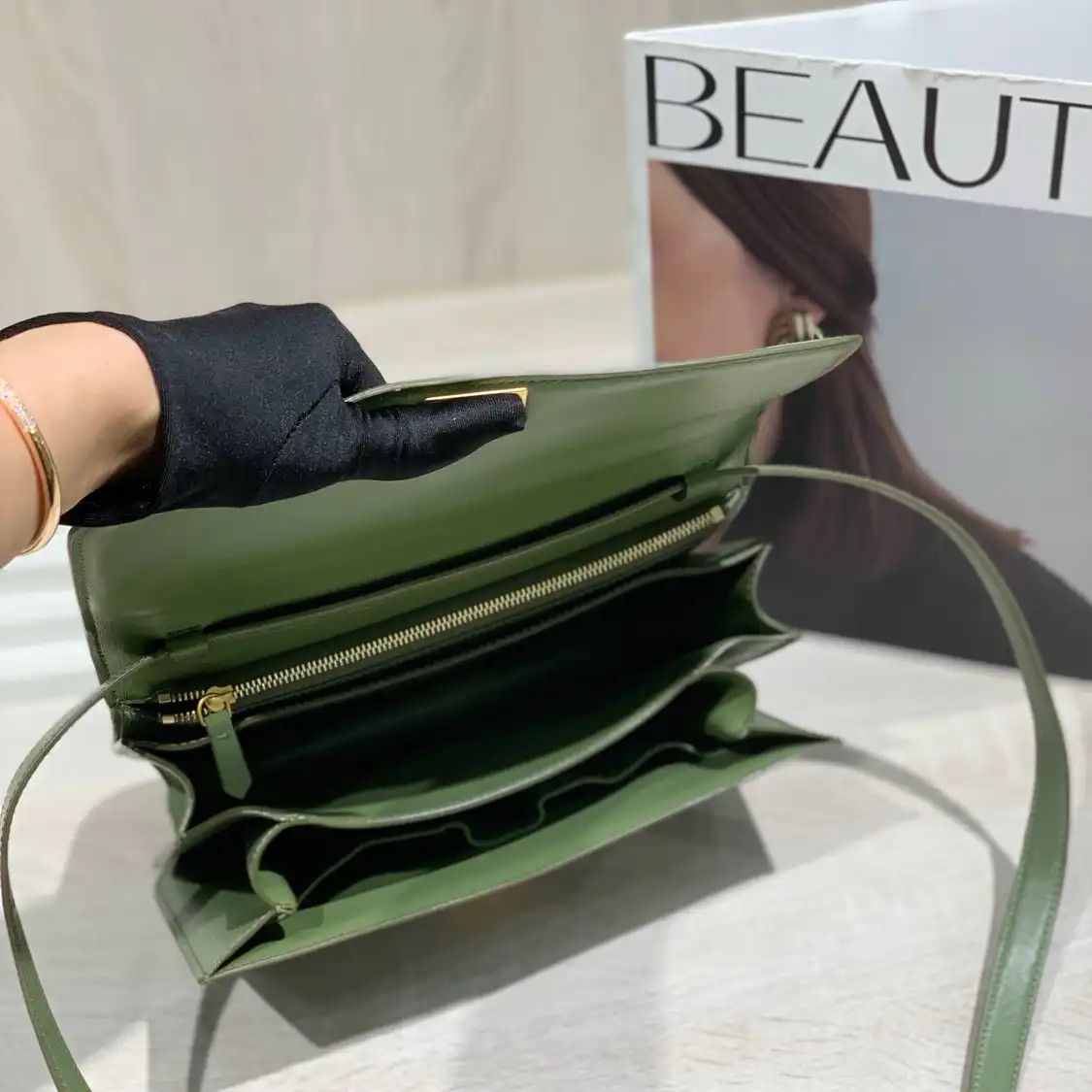 Celine CELINE CLASSIC BOX Medium green cowhide leather tofu bag crossbody bag Size ONE SIZE - 7 Thumbnail