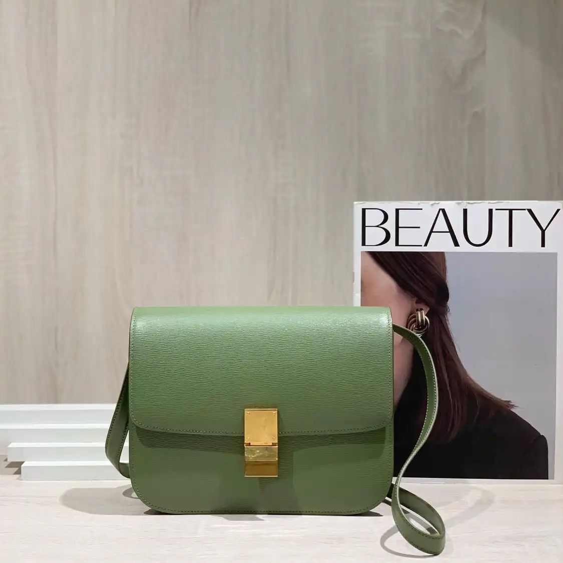 Celine CELINE CLASSIC BOX Medium green cowhide leather tofu bag crossbody bag Size ONE SIZE - 2 Thumbnail