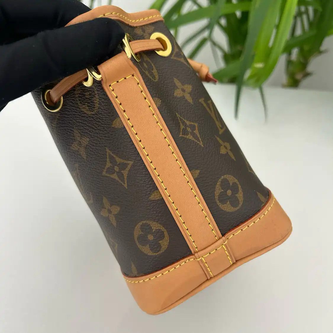 Louis Vuitton LOUIS VUITTON NOé Nano brown coated canvas monogram bucket bag crossbody bag gol Size ONE SIZE - 5 Thumbnail