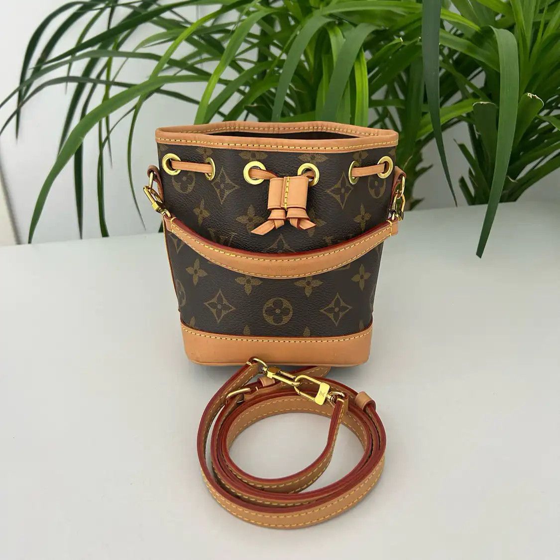 Louis Vuitton LOUIS VUITTON NOé Nano brown coated canvas monogram bucket bag crossbody bag gol Size ONE SIZE - 2 Thumbnail