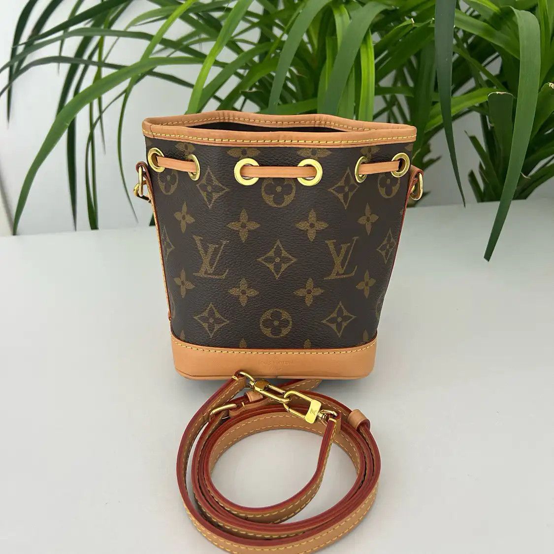 Louis Vuitton LOUIS VUITTON NOé Nano brown coated canvas monogram bucket bag crossbody bag gol Size ONE SIZE - 3 Thumbnail