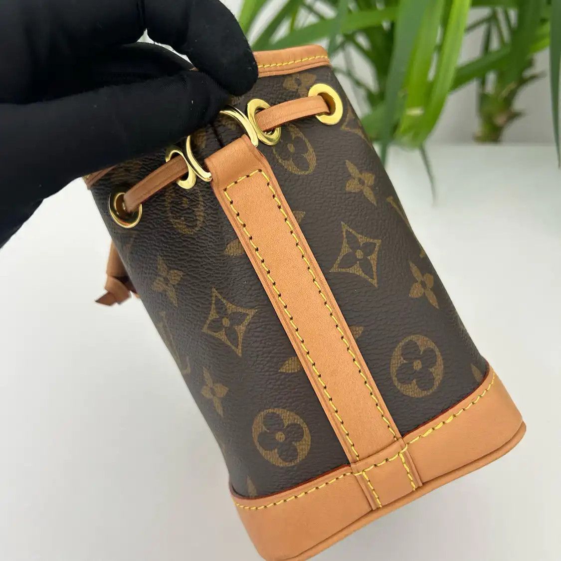 Louis Vuitton LOUIS VUITTON NOé Nano brown coated canvas monogram bucket bag crossbody bag gol Size ONE SIZE - 4 Thumbnail