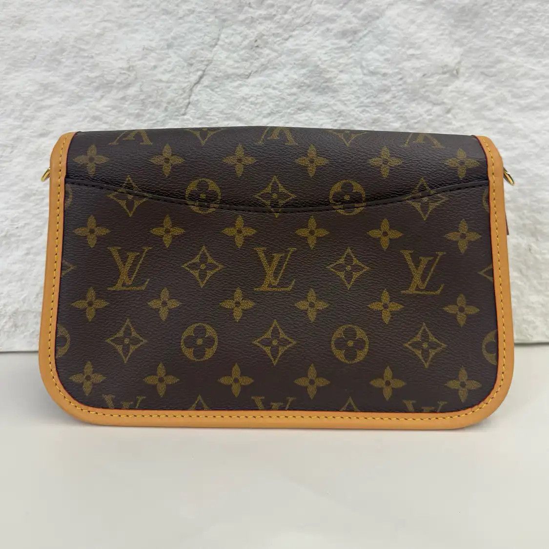 Louis Vuitton LOUIS VUITTON DIANE brown coated canvas monogram crossbody bag gold hardware Size ONE SIZE - 4 Thumbnail