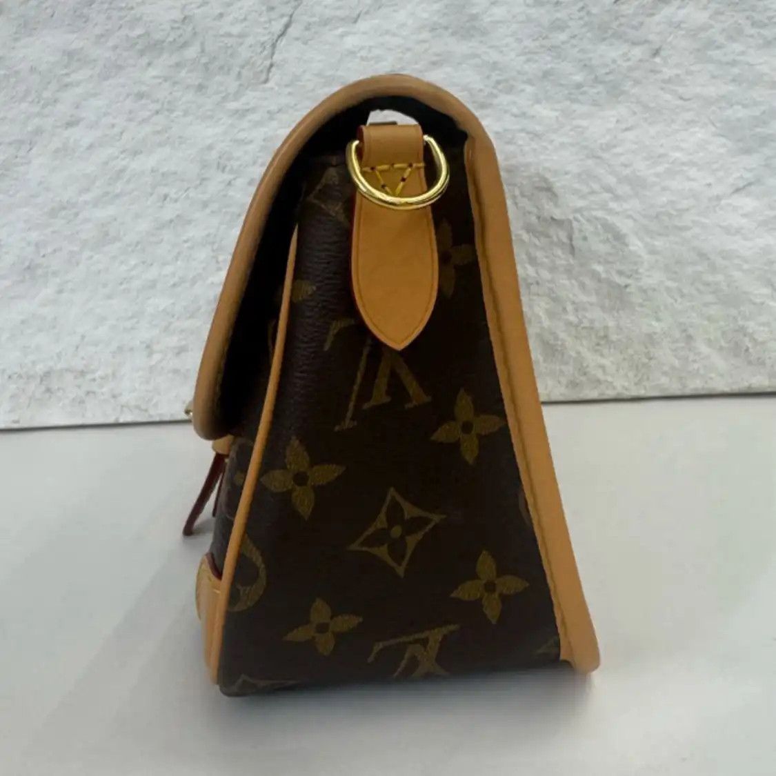 Louis Vuitton LOUIS VUITTON DIANE brown coated canvas monogram crossbody bag gold hardware Size ONE SIZE - 6 Thumbnail