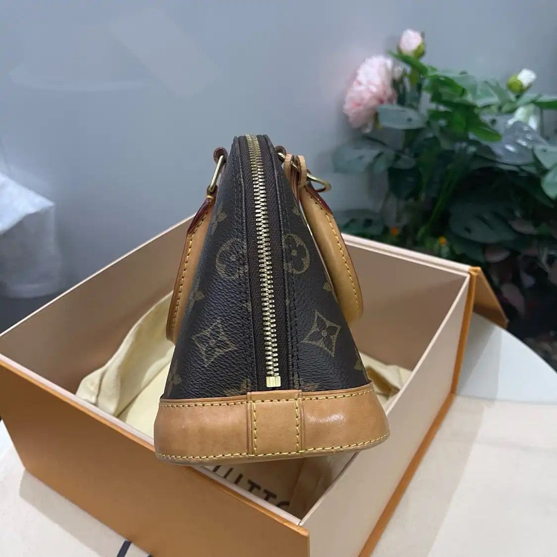 Louis Vuitton LOUIS VUITTON ALMA BB brown coated canvas monogram shell bag shoulder bag gold h Size ONE SIZE - 3 Thumbnail