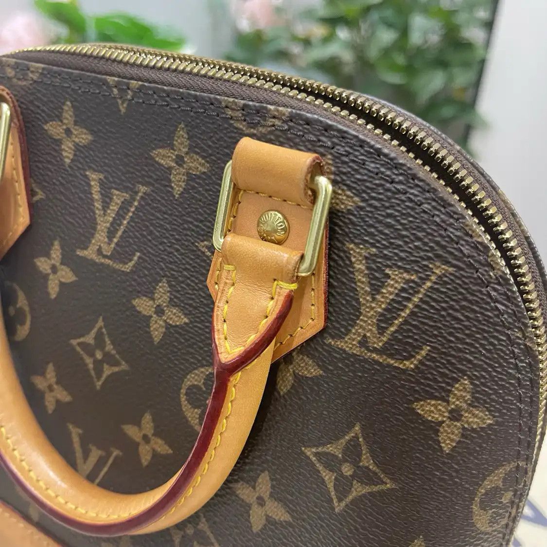 Louis Vuitton LOUIS VUITTON ALMA BB brown coated canvas monogram shell bag shoulder bag gold h Size ONE SIZE - 11 Thumbnail
