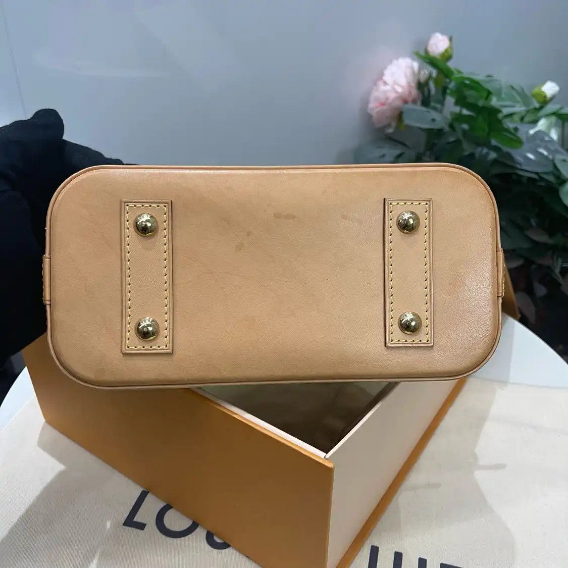 Louis Vuitton LOUIS VUITTON ALMA BB brown coated canvas monogram shell bag shoulder bag gold h Size ONE SIZE - 12 Thumbnail