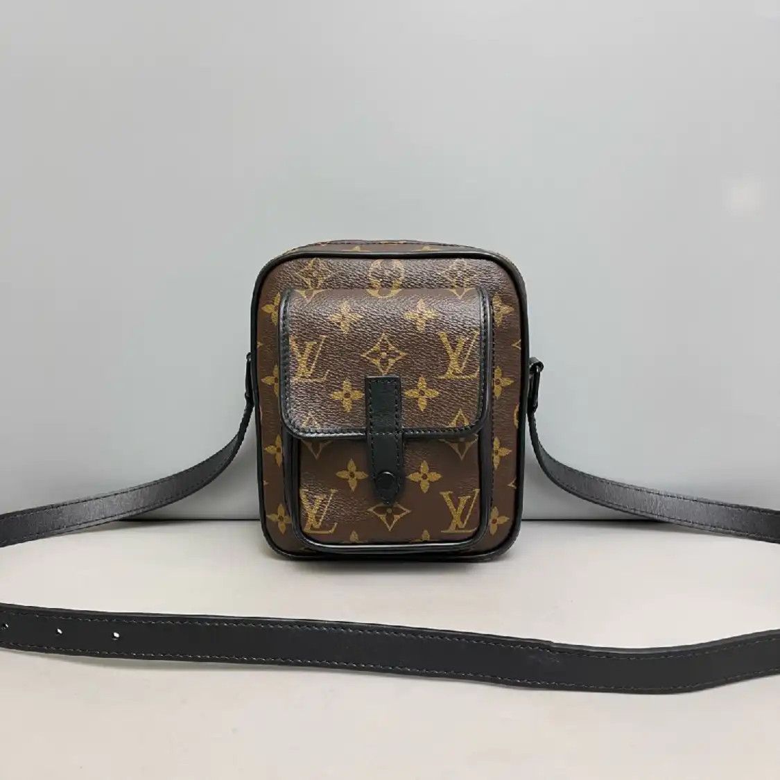 Louis Vuitton LOUIS VUITTON CHRISTOPHER brown coated canvas monogram camera bag crossbody bag Size ONE SIZE - 2 Thumbnail