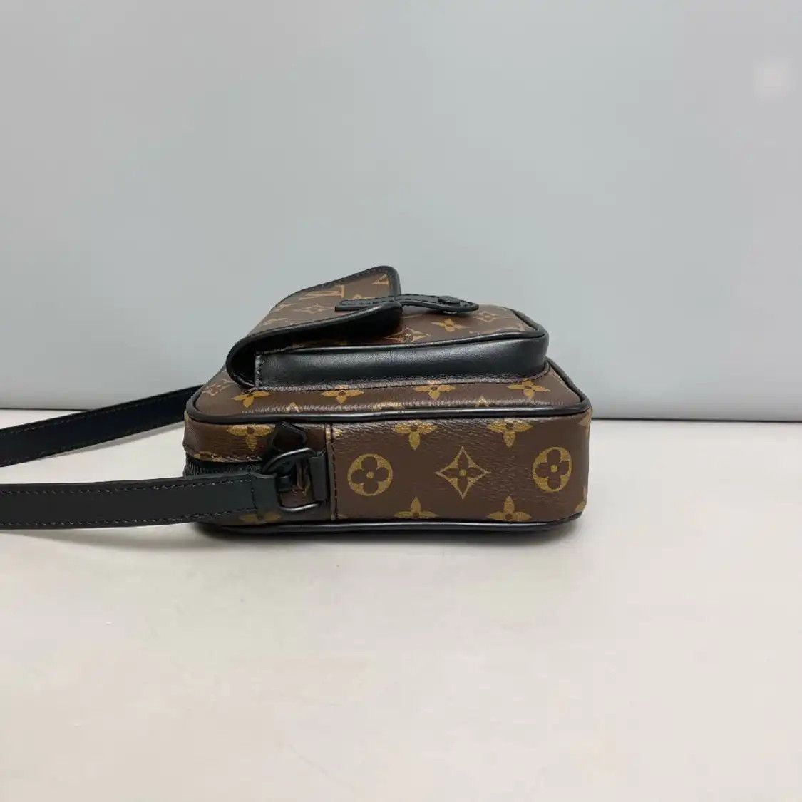 Louis Vuitton LOUIS VUITTON CHRISTOPHER brown coated canvas monogram camera bag crossbody bag Size ONE SIZE - 5 Thumbnail