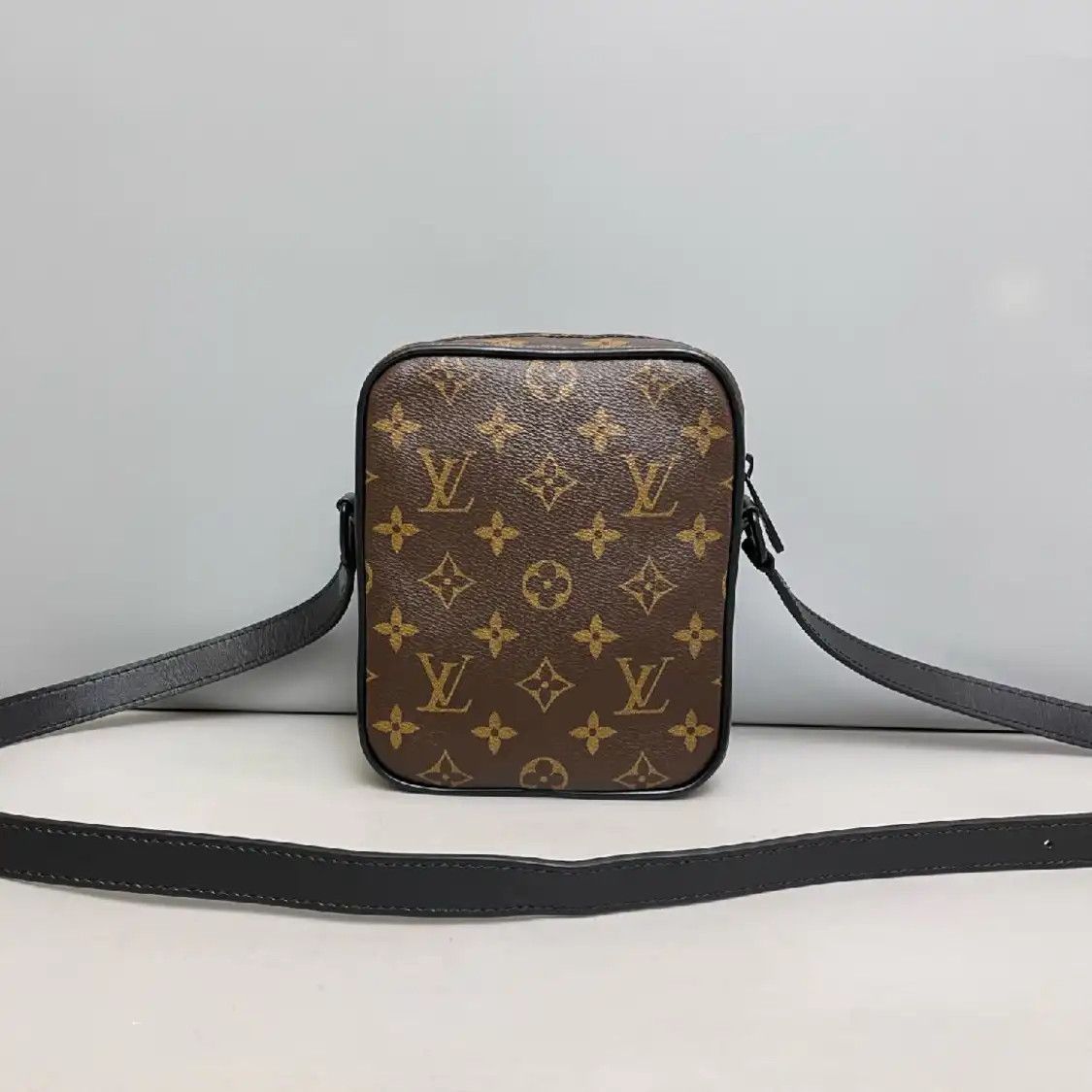 Louis Vuitton LOUIS VUITTON CHRISTOPHER brown coated canvas monogram camera bag crossbody bag Size ONE SIZE - 3 Thumbnail