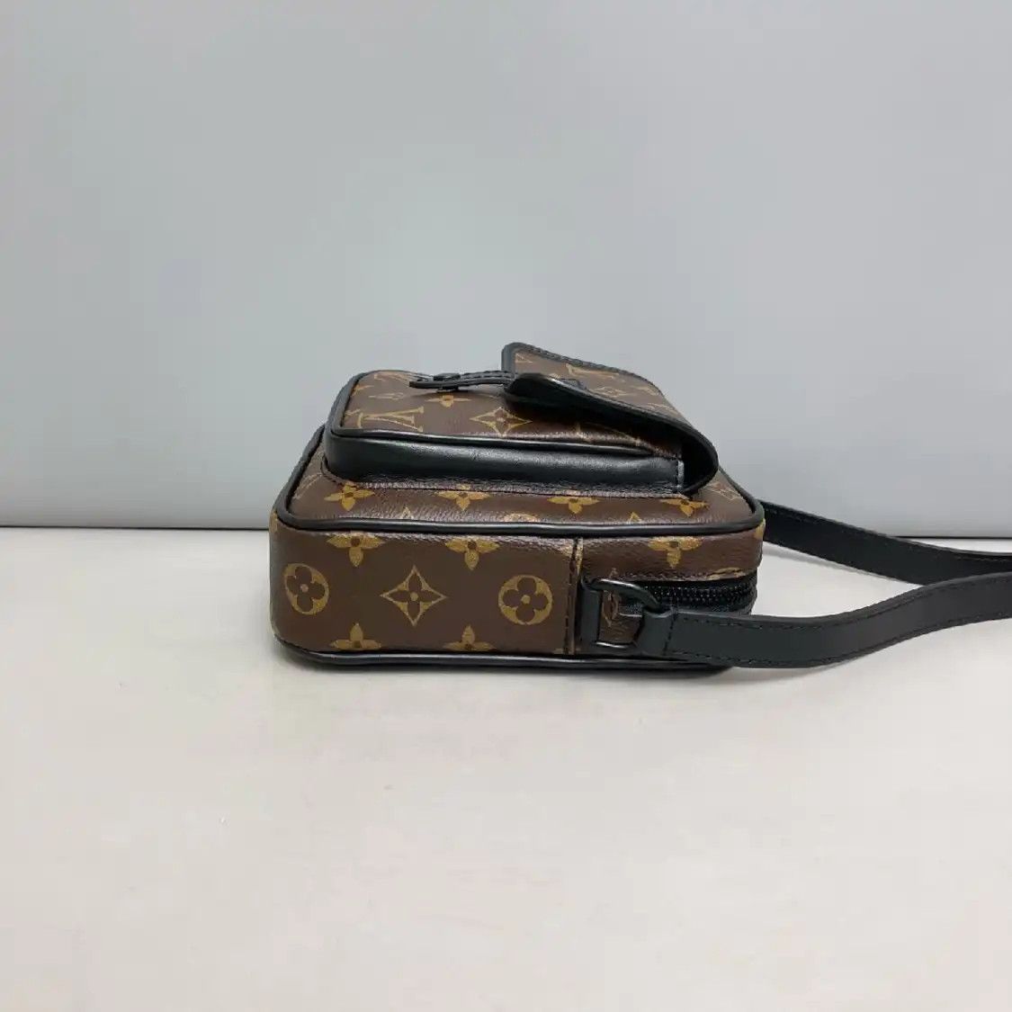 Louis Vuitton LOUIS VUITTON CHRISTOPHER brown coated canvas monogram camera bag crossbody bag Size ONE SIZE - 4 Thumbnail
