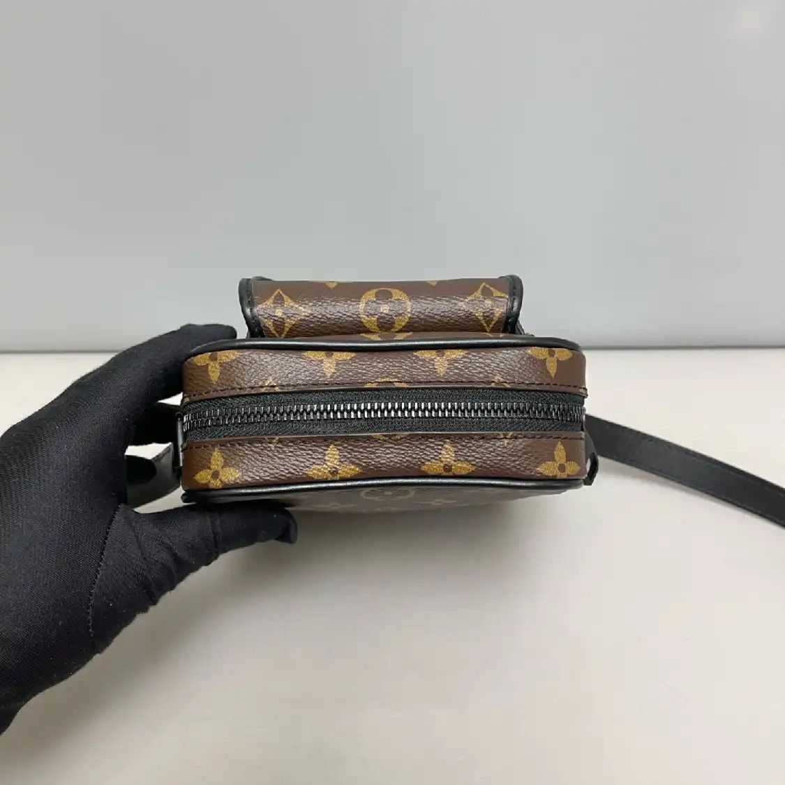Louis Vuitton LOUIS VUITTON CHRISTOPHER brown coated canvas monogram camera bag crossbody bag Size ONE SIZE - 7 Thumbnail