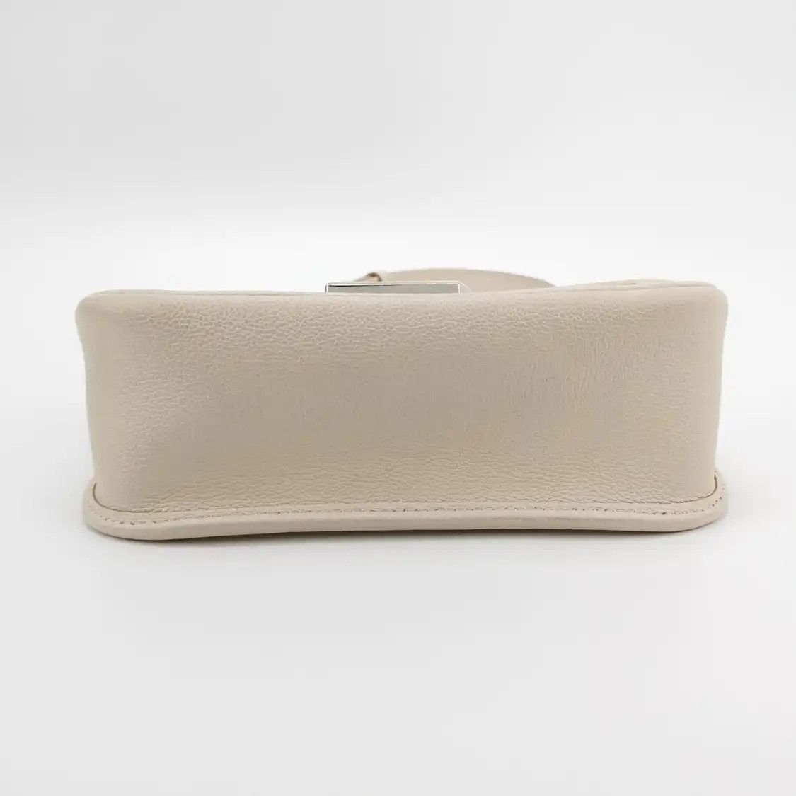 Louis Vuitton LOUIS VUITTON BUCI whiteEPI cowhide leather wave pattern shoulder bag silver har Size ONE SIZE - 7 Thumbnail