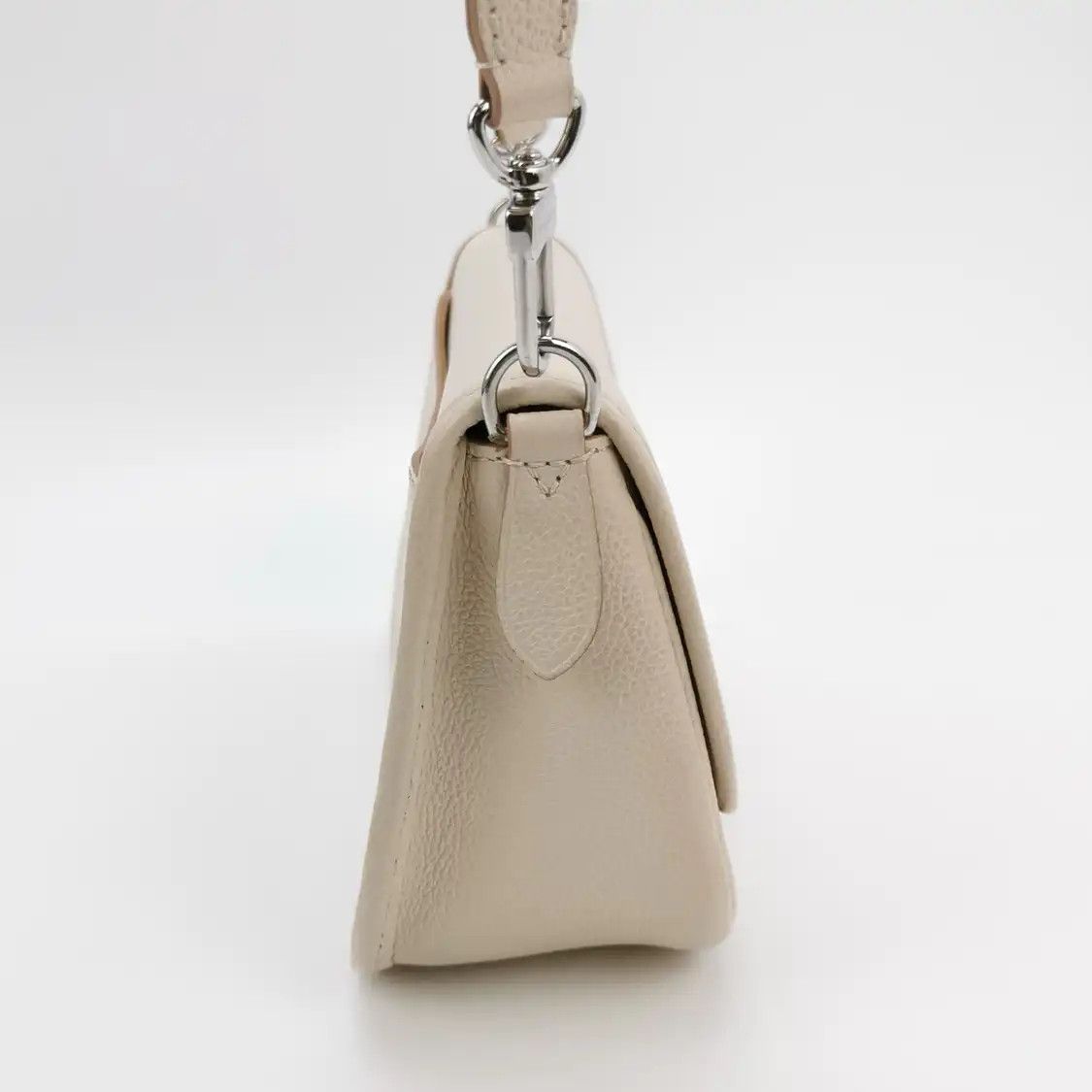 Louis Vuitton LOUIS VUITTON BUCI whiteEPI cowhide leather wave pattern shoulder bag silver har Size ONE SIZE - 5 Thumbnail