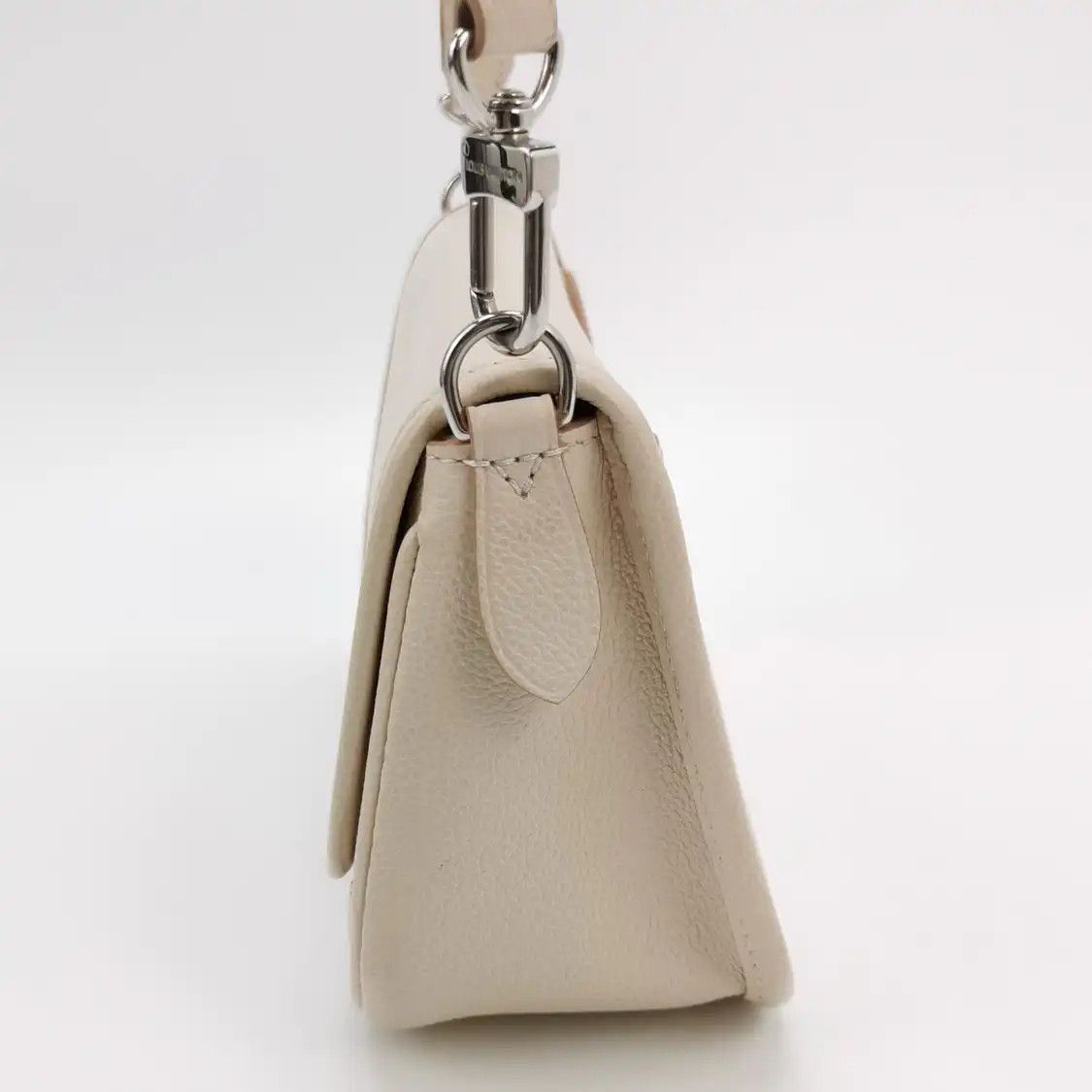 Louis Vuitton LOUIS VUITTON BUCI whiteEPI cowhide leather wave pattern shoulder bag silver har Size ONE SIZE - 4 Thumbnail
