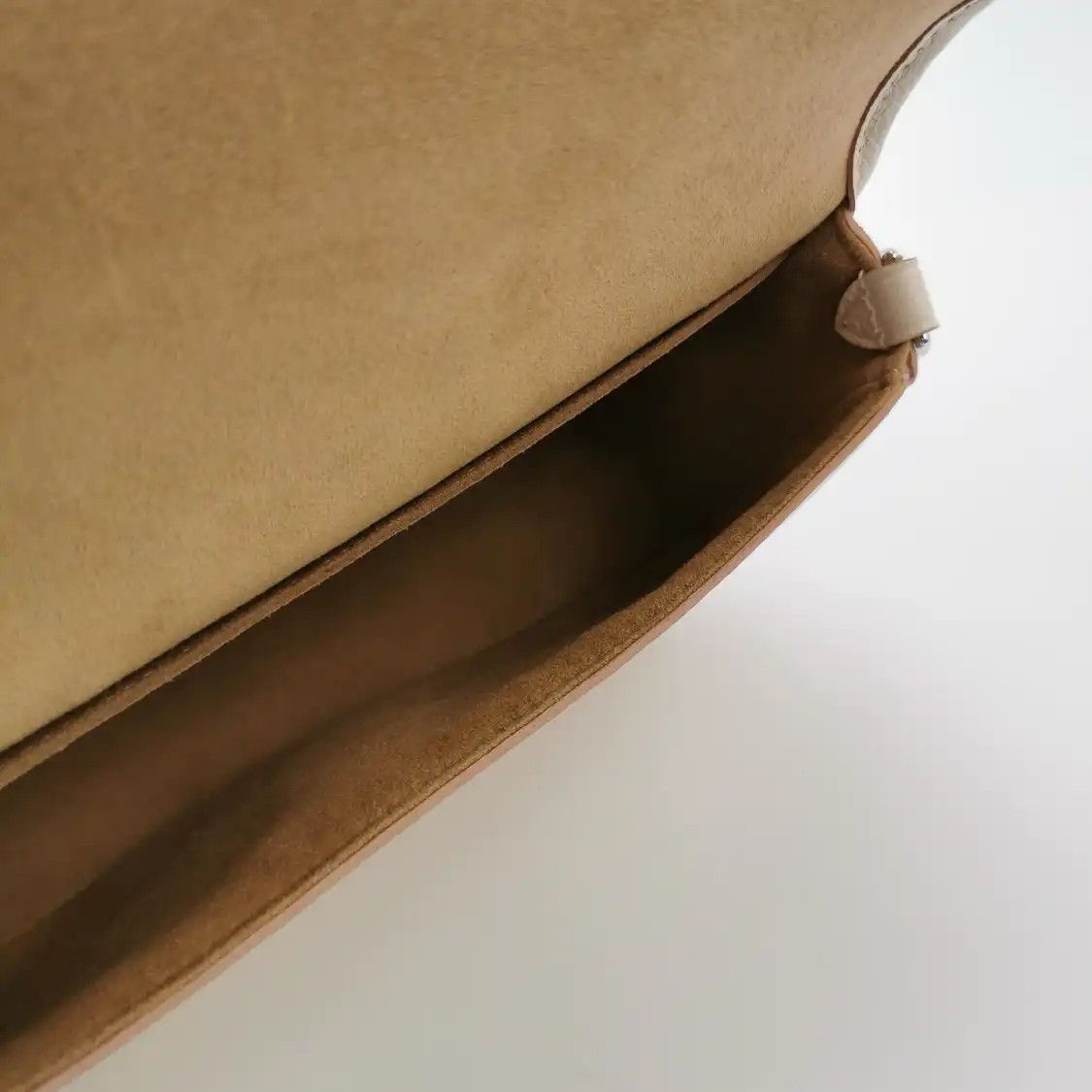 Louis Vuitton LOUIS VUITTON BUCI whiteEPI cowhide leather wave pattern shoulder bag silver har Size ONE SIZE - 8 Thumbnail