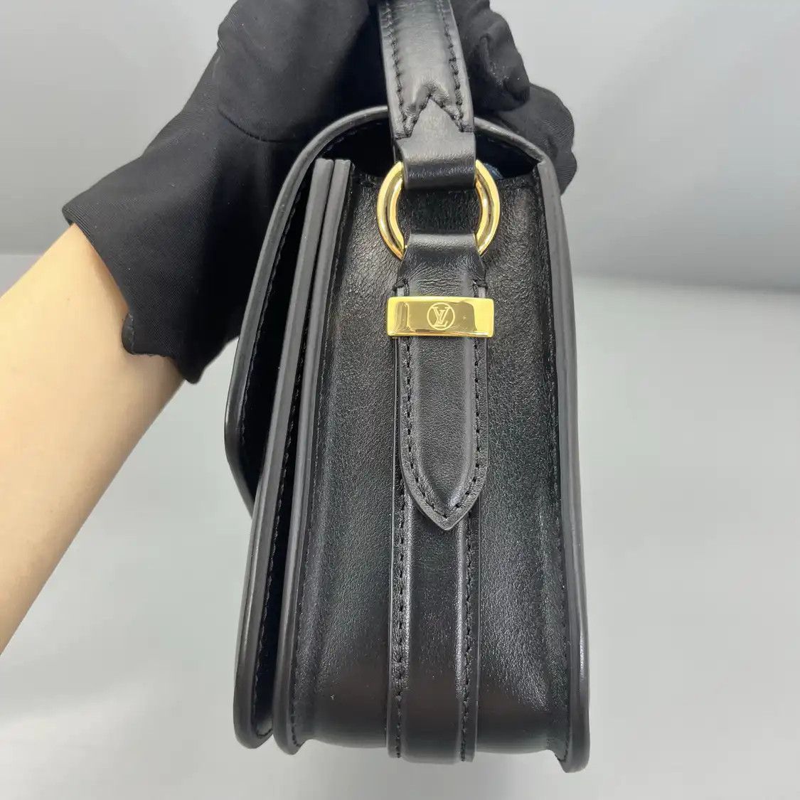 Louis Vuitton LOUIS VUITTON PONT 9 black cowhide leather shoulder bag gold hardware Size ONE SIZE - 4 Thumbnail