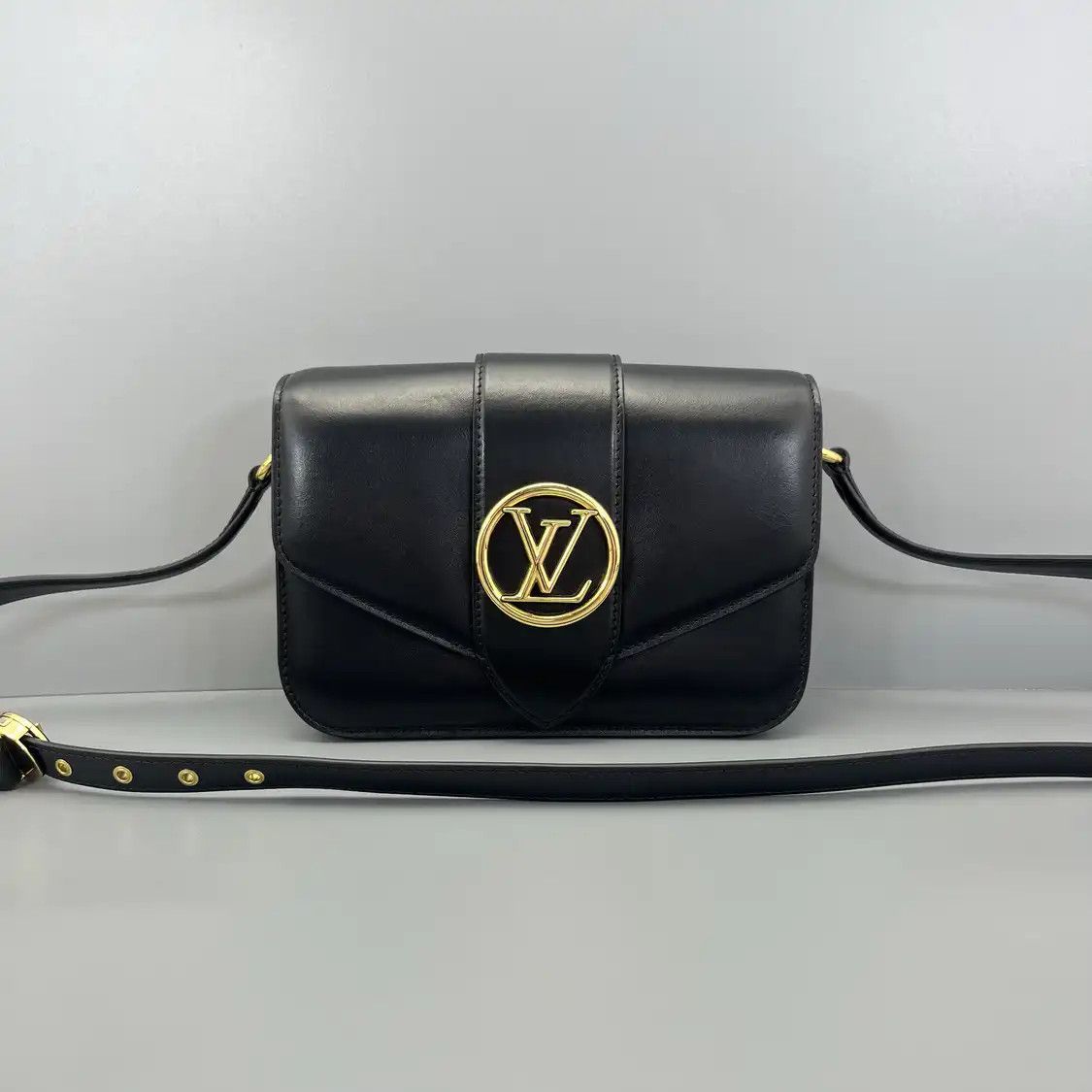 Louis Vuitton LOUIS VUITTON PONT 9 black cowhide leather shoulder bag gold hardware Size ONE SIZE - 2 Thumbnail