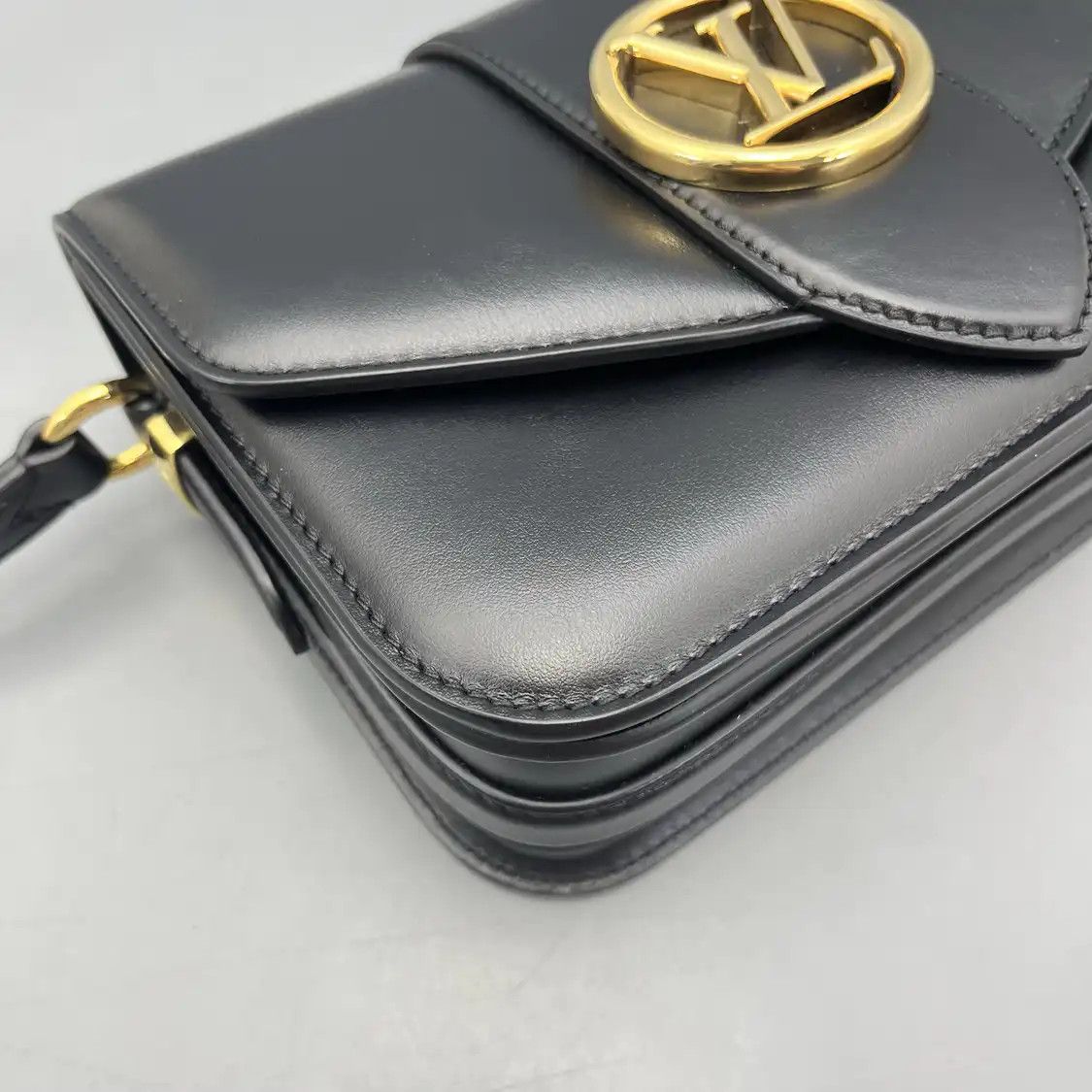 Louis Vuitton LOUIS VUITTON PONT 9 black cowhide leather shoulder bag gold hardware Size ONE SIZE - 10 Thumbnail