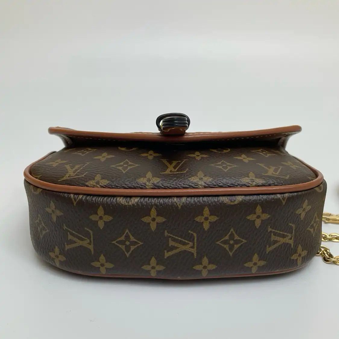 Louis Vuitton LOUIS VUITTON SAUMUR dark browncoated canvas monogram crossbody bag gold hardwar Size ONE SIZE - 4 Thumbnail