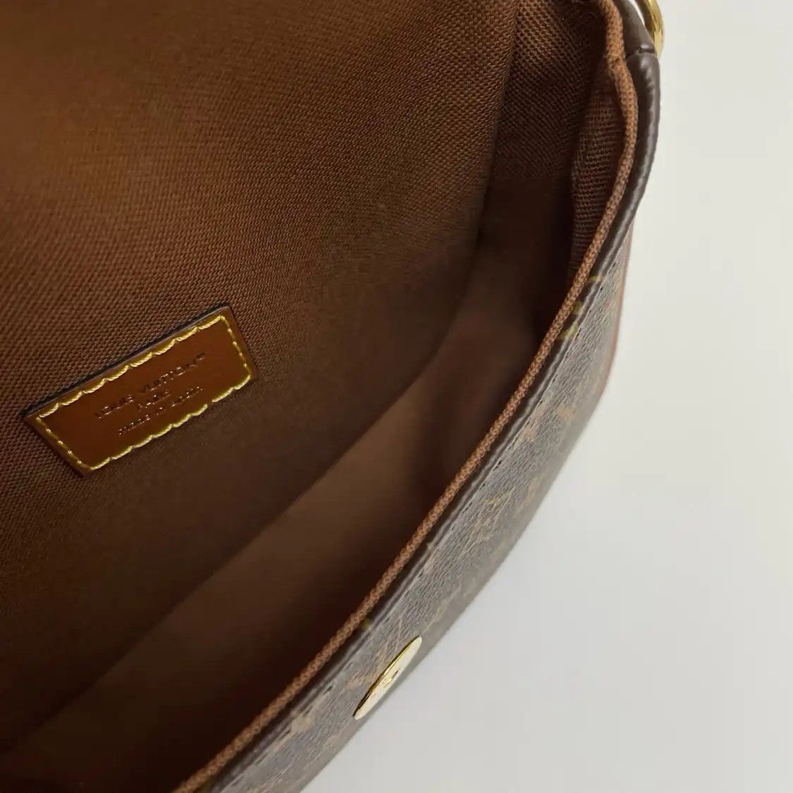 Louis Vuitton LOUIS VUITTON SAUMUR dark browncoated canvas monogram crossbody bag gold hardwar Size ONE SIZE - 10 Thumbnail