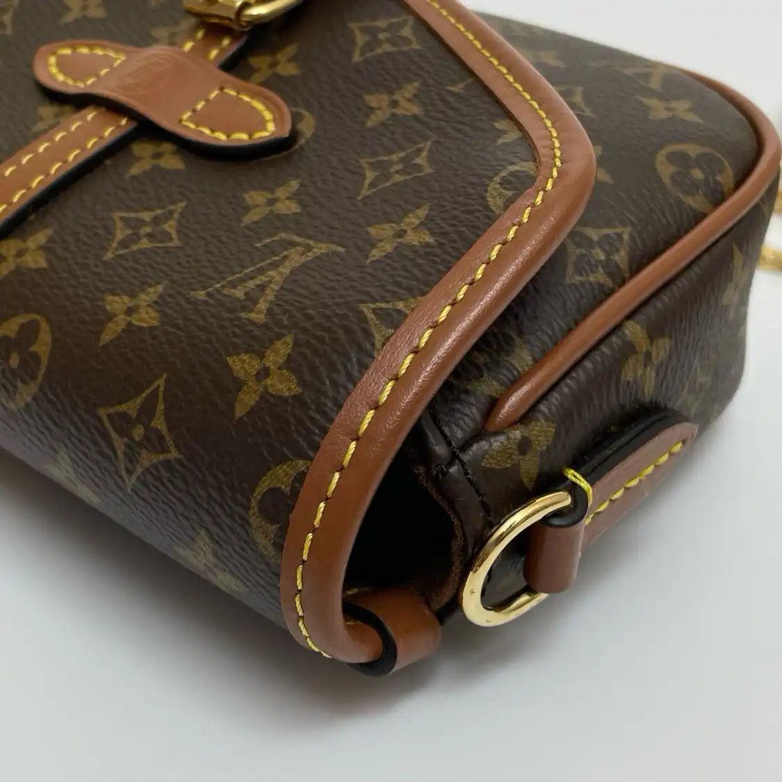 Louis Vuitton LOUIS VUITTON SAUMUR dark browncoated canvas monogram crossbody bag gold hardwar Size ONE SIZE - 8 Thumbnail