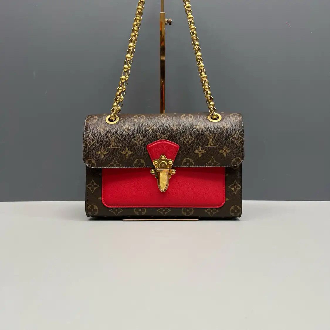 Louis Vuitton LOUIS VUITTON VICTOIRE brown coated canvas monogram shoulder bag gold hardware Size ONE SIZE - 2 Thumbnail