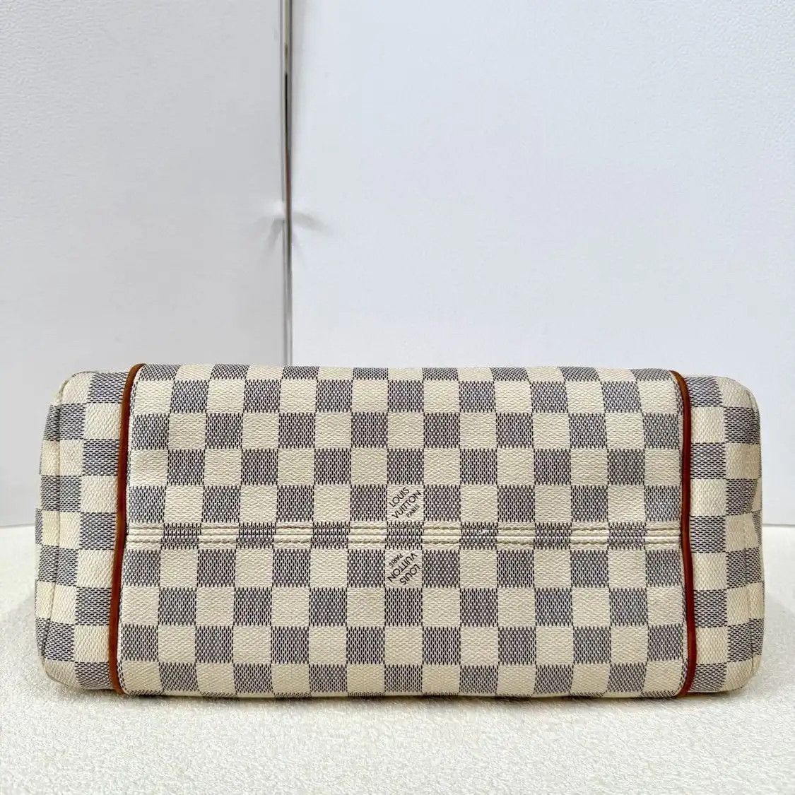 Louis Vuitton LOUIS VUITTON TOTALLY beige coated canvas checkerboard shoulder bag gold hardwar Size ONE SIZE - 5 Thumbnail