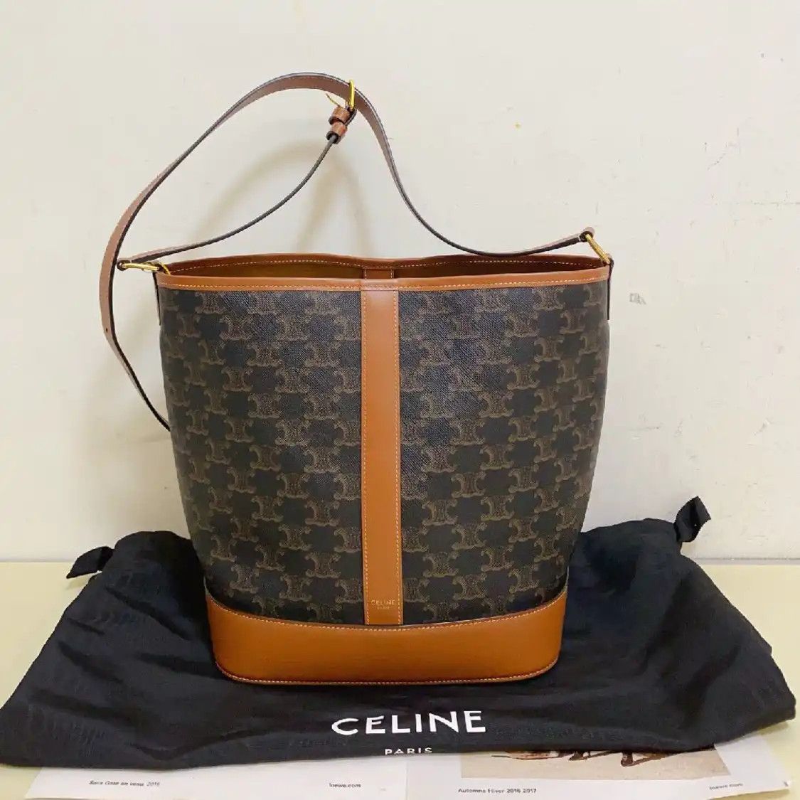Celine CELINE bucket bag Medium dark browncoated canvas Triomphe print crossbody bag go Size ONE SIZE - 2 Thumbnail