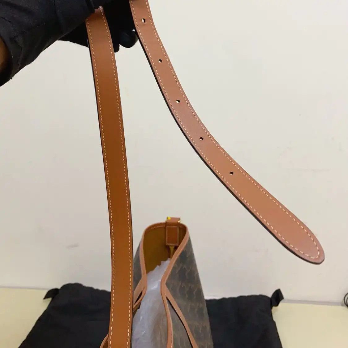 Celine CELINE bucket bag Medium dark browncoated canvas Triomphe print crossbody bag go Size ONE SIZE - 8 Thumbnail