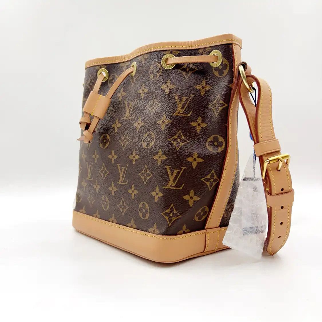 Louis Vuitton LOUIS VUITTON NOé BB brown coated canvas monogram bucket bag crossbody bag gold Size ONE SIZE - 4 Thumbnail