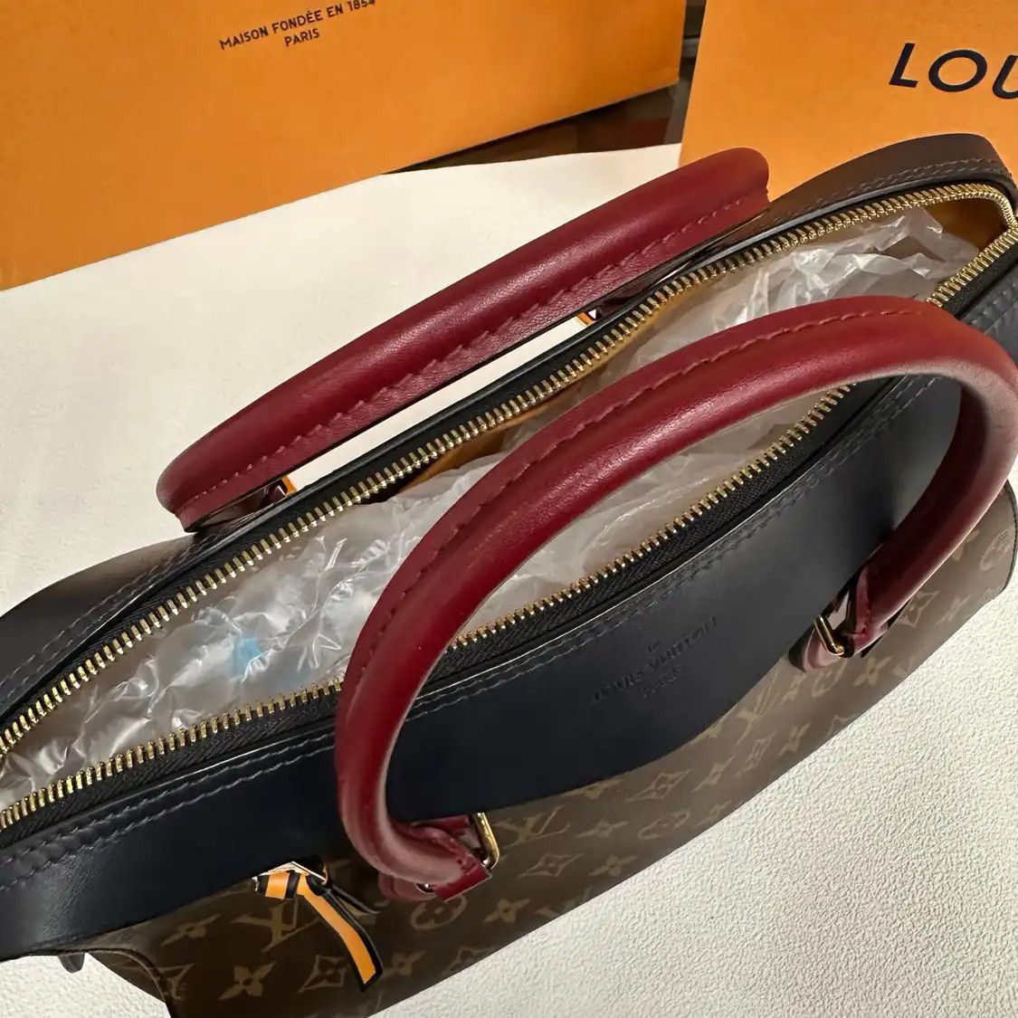 Louis Vuitton LOUIS VUITTON TUILERIES brown coated canvas monogram shoulder bag gold hardware Size ONE SIZE - 9 Thumbnail