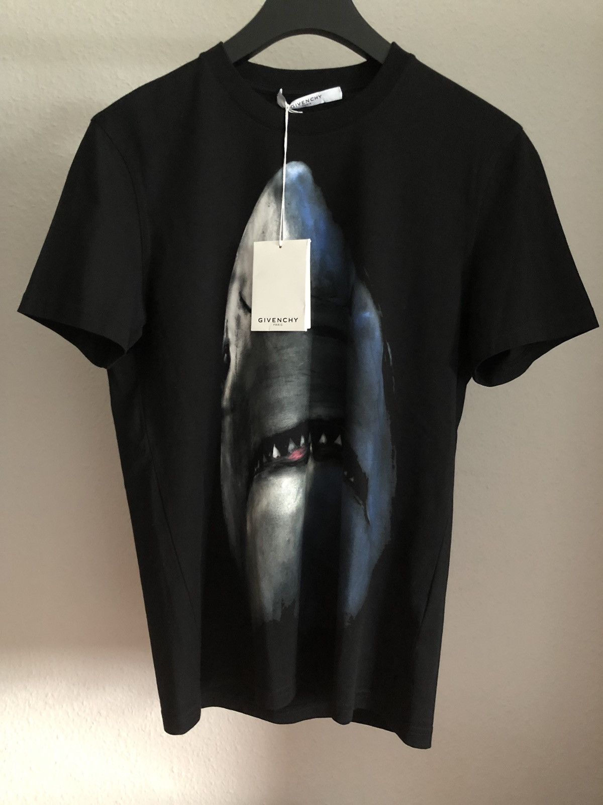 Used Men’s Size Small popular Givenchy Cuban Fit Shark Prints Jersey T-shirt In Black