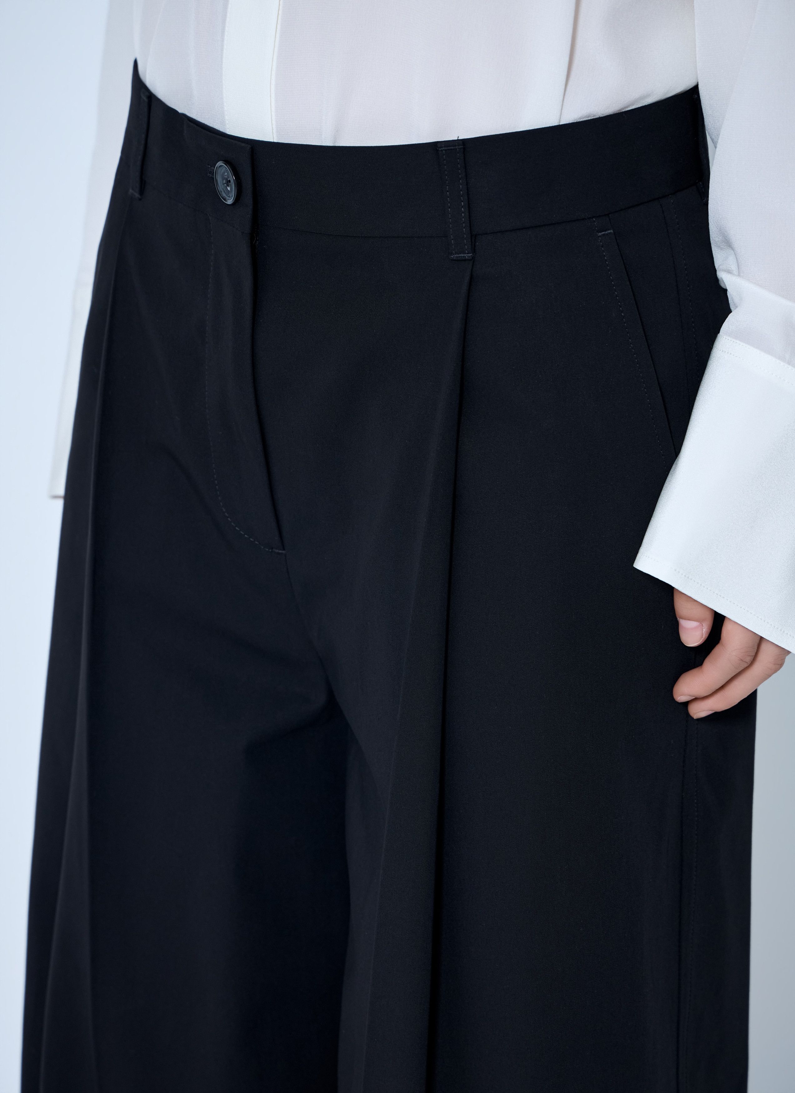 Toteme Single Pleat Cotton Trousers (Fr 34) in Black, Women's (Size 25) — image 5 of 6