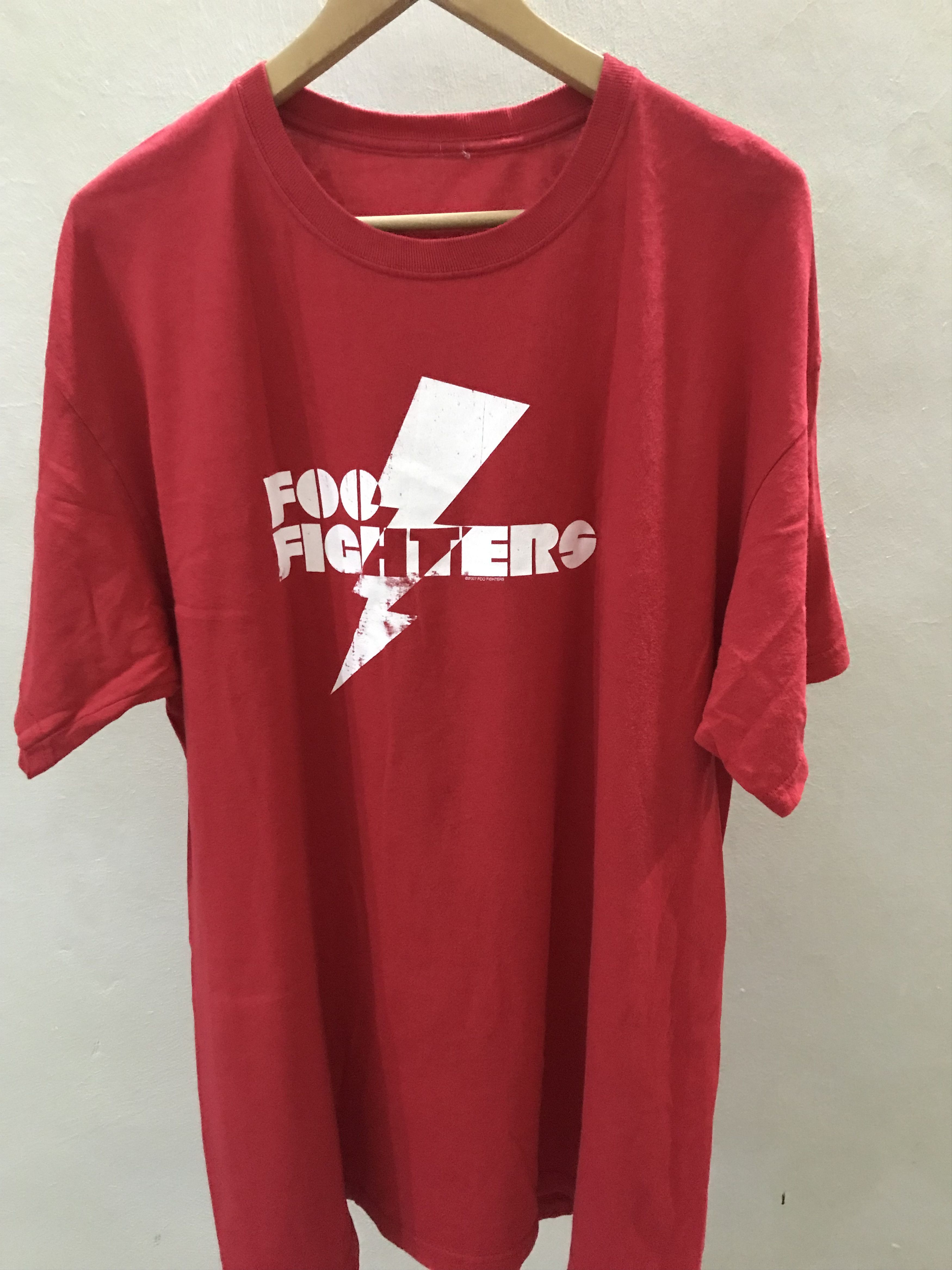 Band Tees FOO FIGHTERS LIGHTNING BOLT GRAPHIC TEE SHIRT Size US XL / EU 56 / 4 - 1 Thumbnail