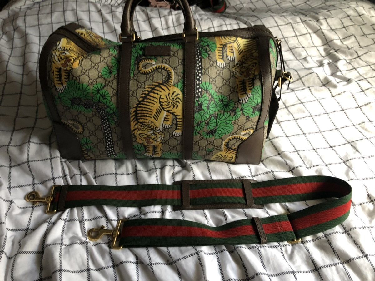 Gucci tiger duffle bag online