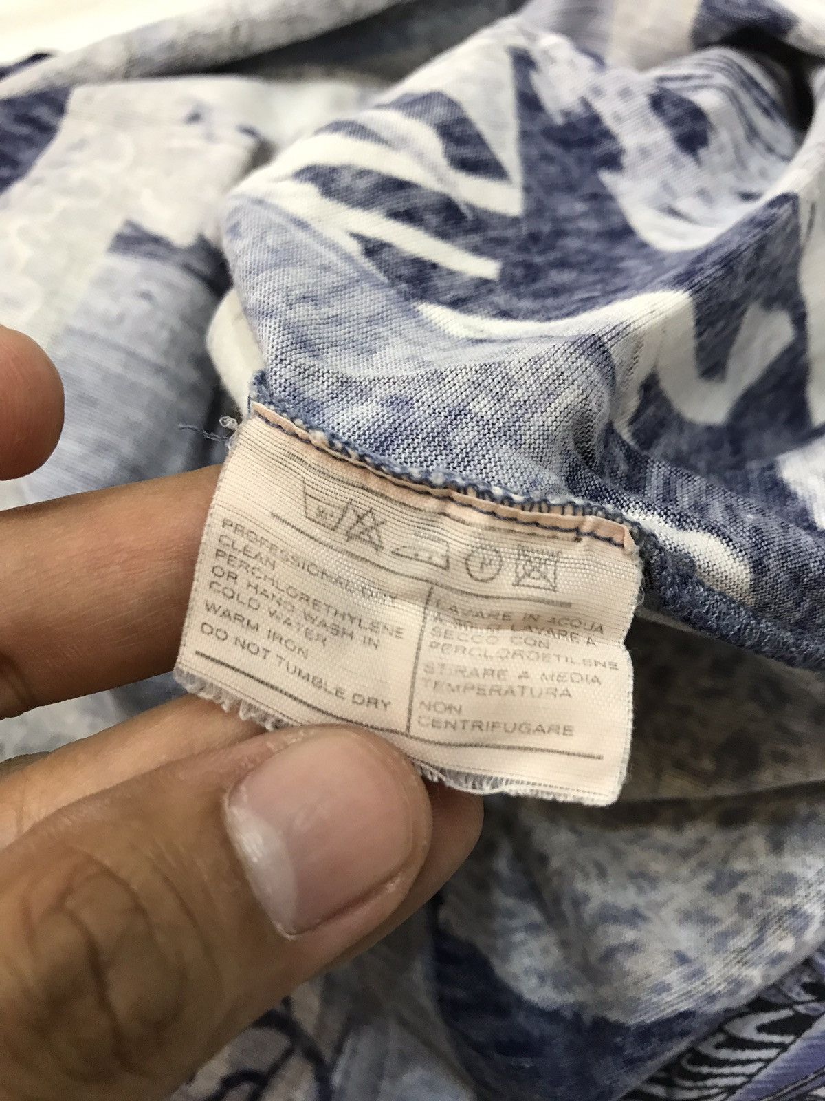 Salvatore Ferragamo × Vintage 💥💥SALVATORE FERRAGAMO VINTAGE FULL PRINT SHIRT SIZE M Size US M / EU 48-50 / 2 - 8 Thumbnail