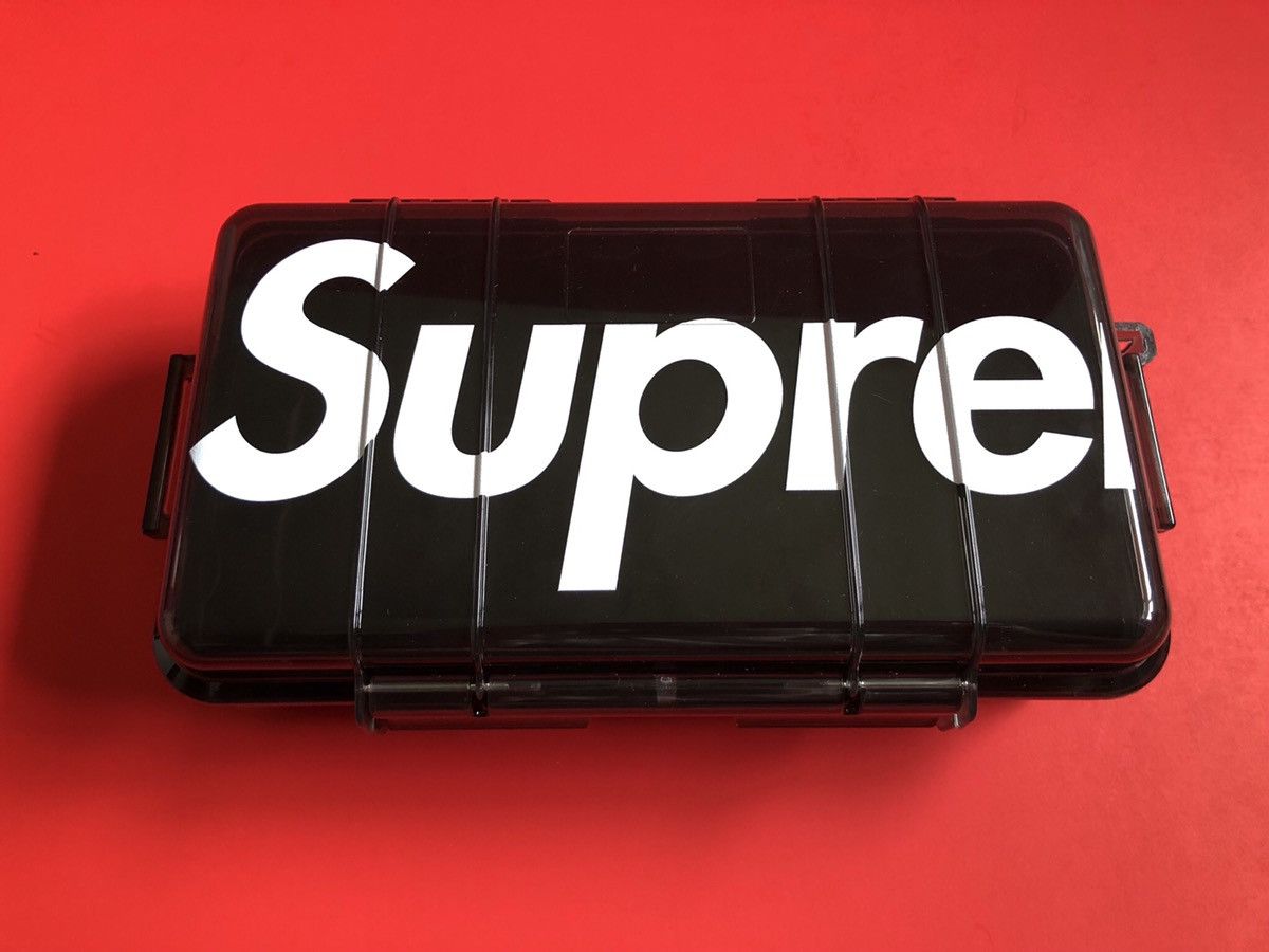 Supreme x Pelican 1060 Case - Main Image