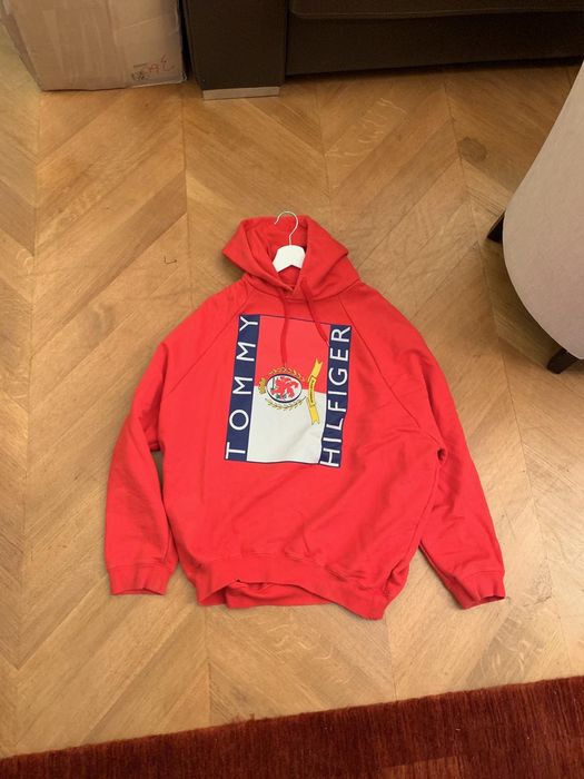 Vetements tommy best sale hilfiger hoodie