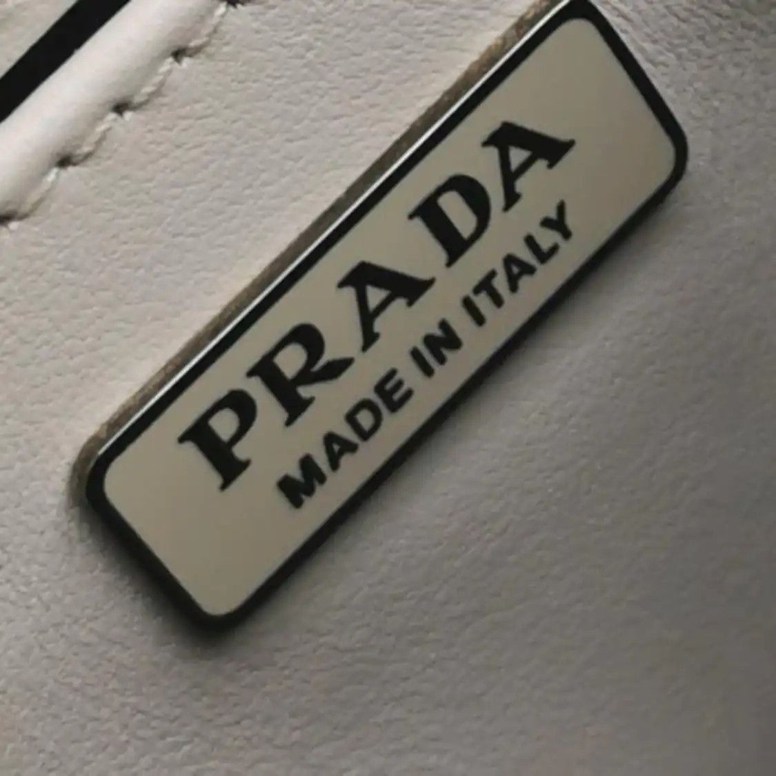 Prada PRADA Cleo white cowhide leather logo cross pattern shoulder bag Size ONE SIZE - 8 Thumbnail
